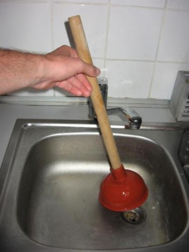 как прочистить канализационную трубу