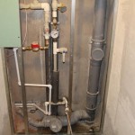 Как закрыть канализационные трубы: монтаж короба или фальшстены
