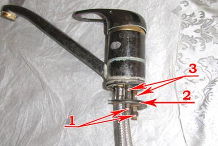 Как самостоятельно заменить газовую гибкую подводку: пошаговая инструкция